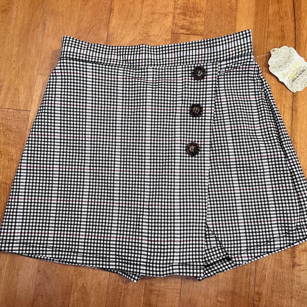 BNWT Altar’d State Size Medium Plaid skort with faux buttons
